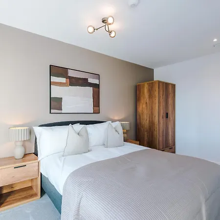 Skyline Views - 2 Bed Flat * 리즈