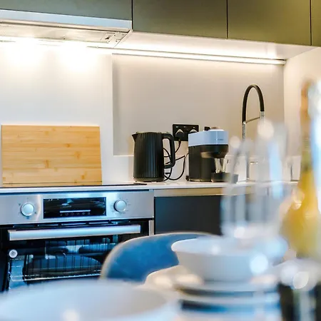 Skyline Views - 2 Bed Flat Апартаменты