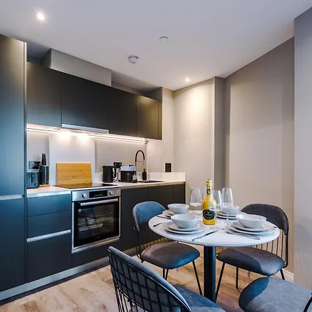 Skyline Views - 2 Bed Flat *