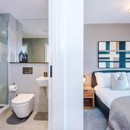 Skyline Views - 2 Bed Flat Daire