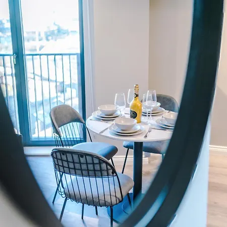 Skyline Views - 2 Bed Flat * Лидс