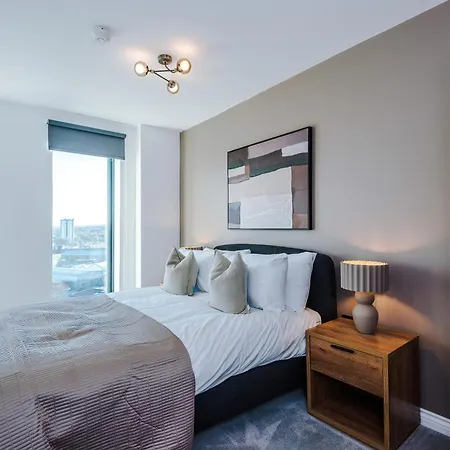 Daire Skyline Views - 2 Bed Flat *
