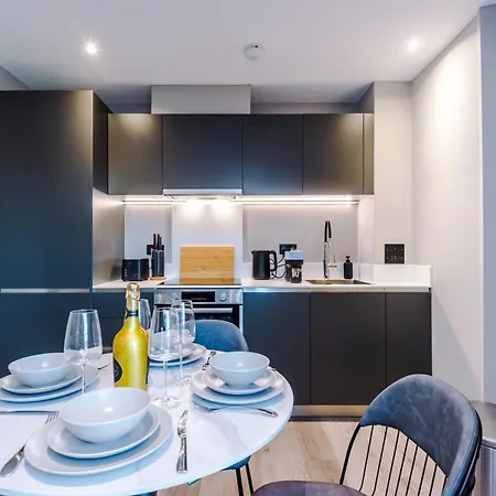 Daire Skyline Views - 2 Bed Flat *