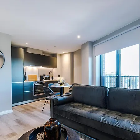 Skyline Views - 2 Bed Flat *