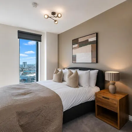 Skyline Views - 2 Bed Flat リーズ