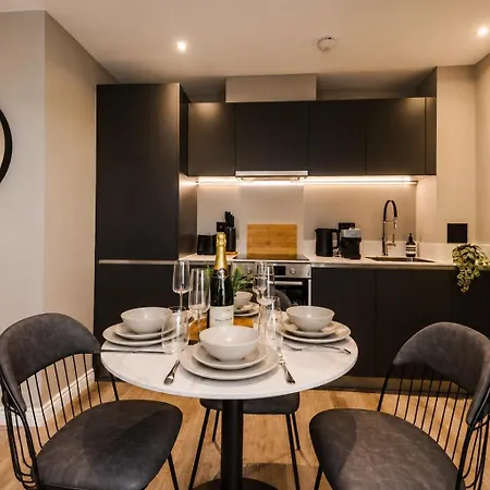 Skyline Views - 2 Bed Flat *