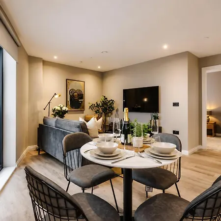 Daire Skyline Views - 2 Bed Flat *