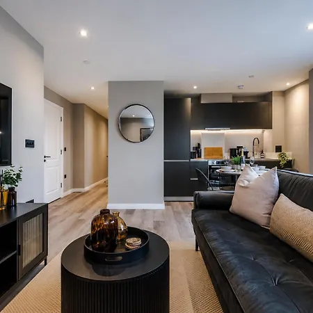 Skyline Views - 2 Bed Flat *
