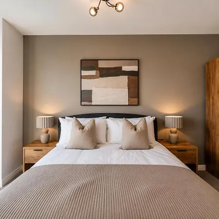 Daire Skyline Views - 2 Bed Flat