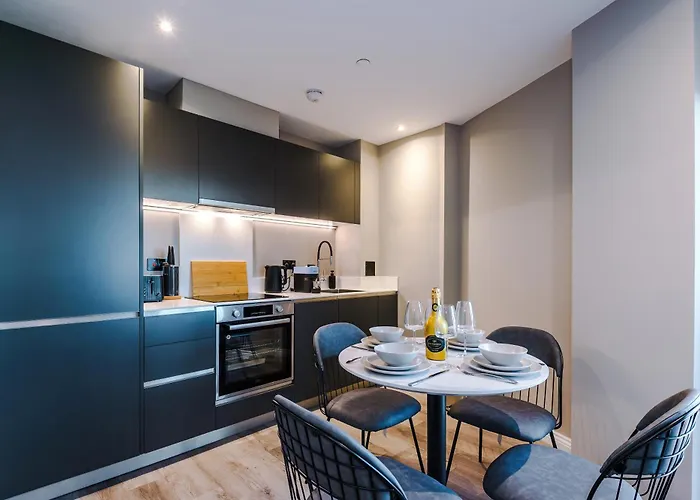 Skyline Views - 2 Bed Flat *