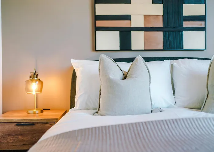 Апартаменти Skyline Views - 2 Bed Flat *