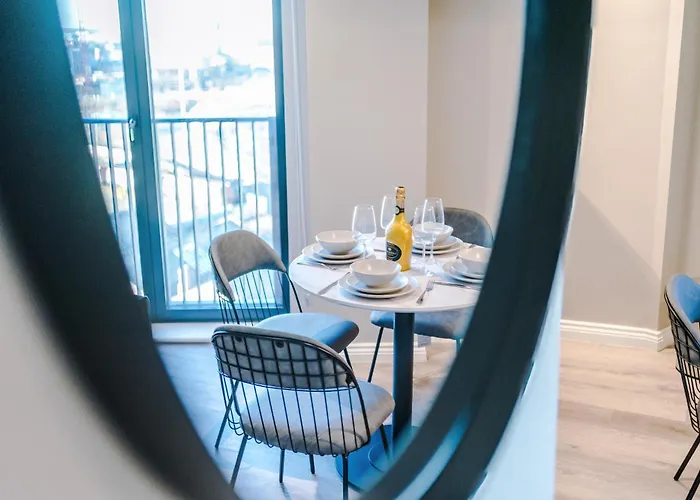 Skyline Views - 2 Bed Flat * Лідс