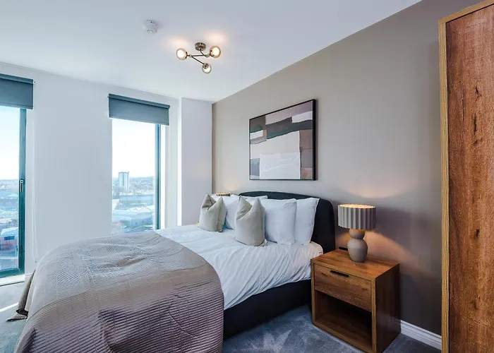 Апартаменти Skyline Views - 2 Bed Flat *