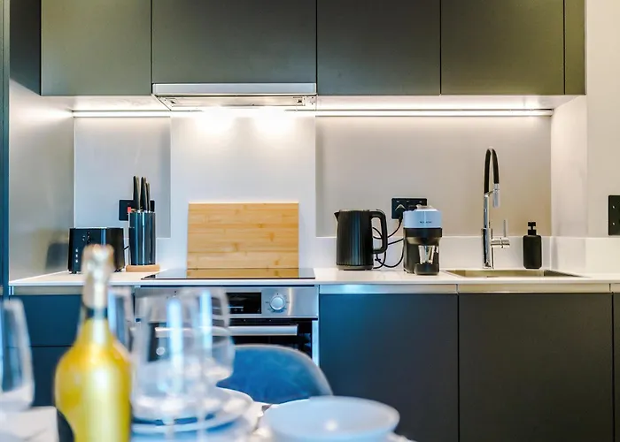 Skyline Views - 2 Bed Flat Апартаменты