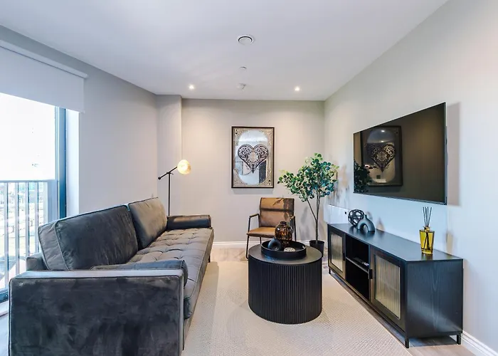 Skyline Views - 2 Bed Flat Лидс