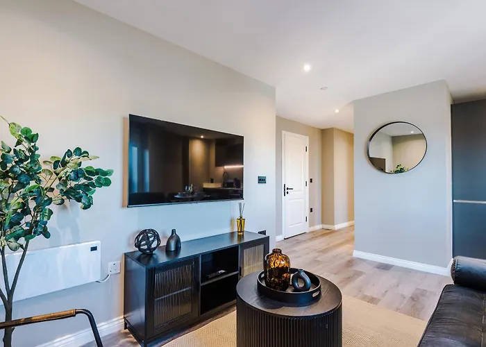 Skyline Views - 2 Bed Flat Лидс