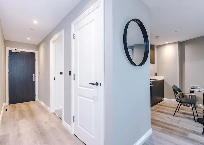 Апартаменты Skyline Views - 2 Bed Flat