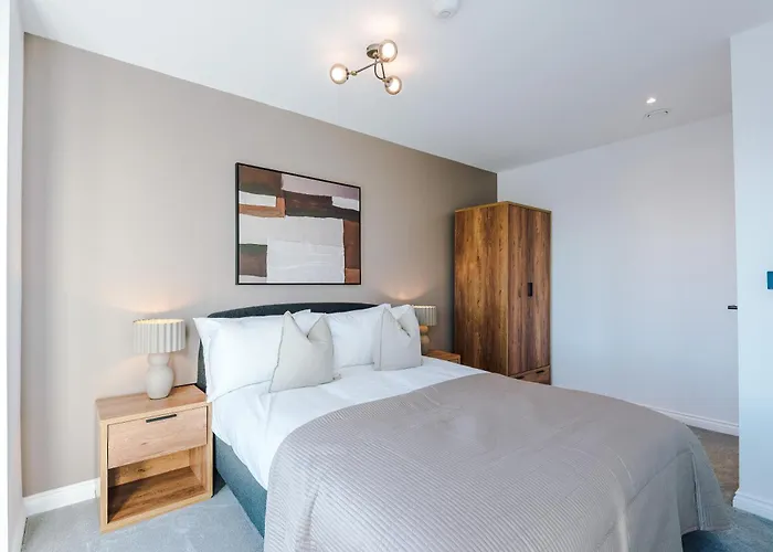 Skyline Views - 2 Bed Flat * Лидс