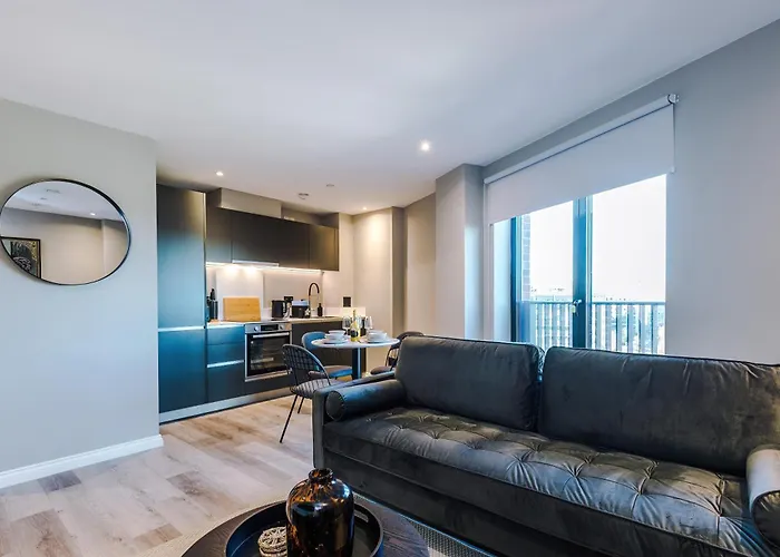 Skyline Views - 2 Bed Flat *